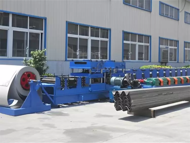 highway guardrail roll forming machine