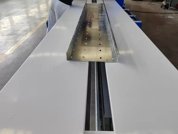 cable tray bending machine
